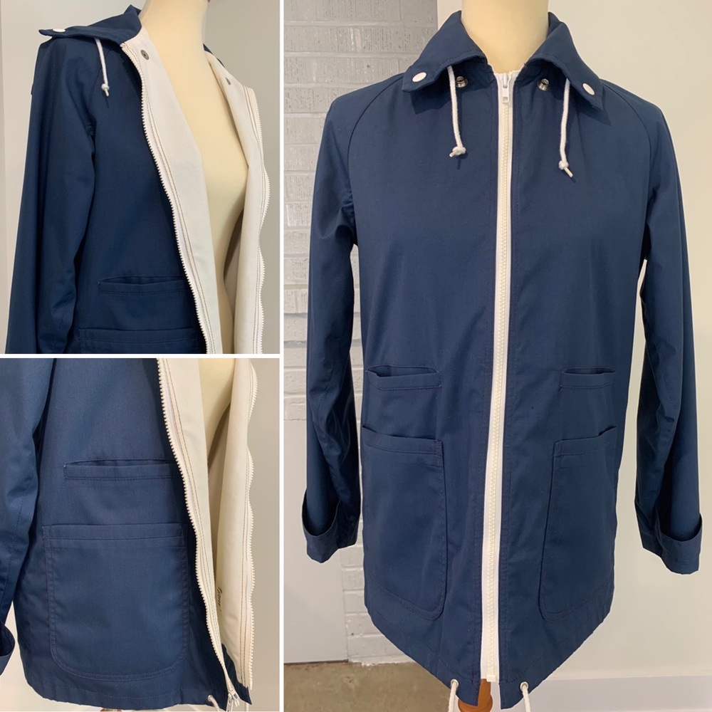 VTG Navy Zip Up Jacket w Hood in Collar + Pockets